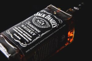 買下Jack Daniel’s的美國最大的烈酒企業Brown-Forman，提前實現了讓農民100%參與再生農業的目標。(圖片來源:Pexels)